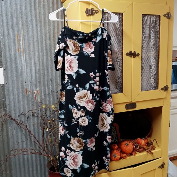 Haute Monde Dresses & Skirts - Size XL  Black Flowered Cold Shoulder Dress